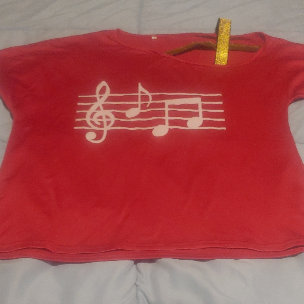 Cupshe Red and White Short Sleeve Tee with Musical Design